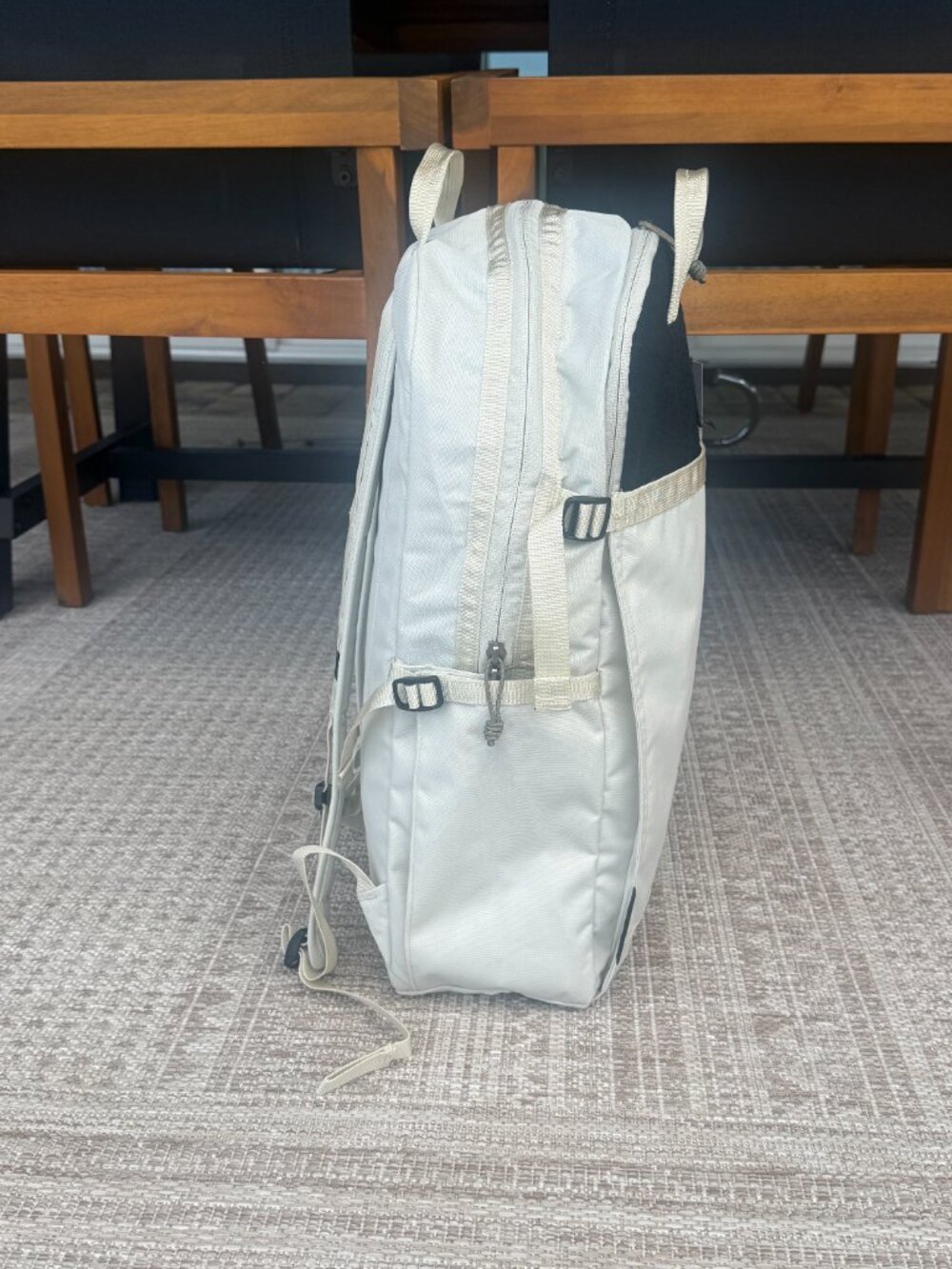 Mountain Hardwear Tallac 25L Women's Backpack White Utility Pack Outdoor New - Picture 7 of 13